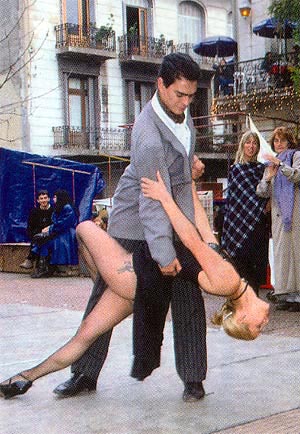 Bailarines de Tango en La Plaza Dorrego, San Telmo, Buenos Aires