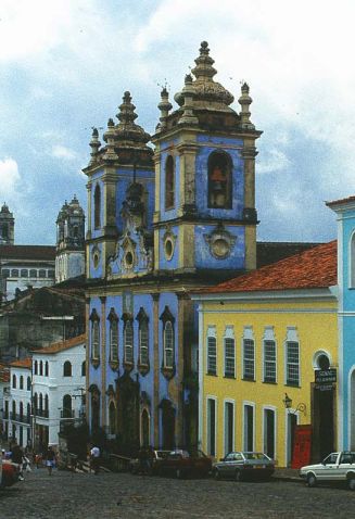 Salvador de Bahía es una ciudad en donde conviven estilos antiguos y coloniales, con las más modernas y tecnológicas construcciones