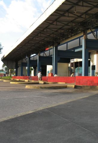 Desde la terminal de autobuses de Salvador llegan y parten coches a todo Brasil