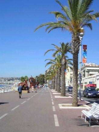 Promenade des Anglais es la calle principal de Niza