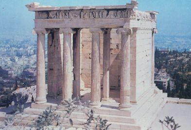 En la Zona Sur de Atenas se encuentra el Templo y Museo Atenea Niké.