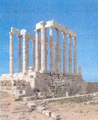 Construido en el año 444 a.d.C., el Templo de Poseidón se encuentra en la punta del Cabo Sounion, y goza de unas vistas espectaculares del Mar Egeo.