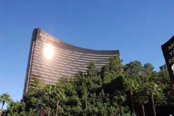 Hotel y Casino Wynn Las Vegas: Es una de las últimas atracciones que posee la ciudad, se levantó en el emplazamiento del Desert Inn e inauguró en abril de 2005.
