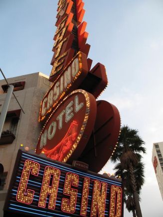 La ciudad de Las Vegas es conocida muchas veces como "La Ciudad del Pecado" o Sin City en inglés por el juego, las apuestas legales, la venta desmensurada de alcohol y la legalidad de la prostitución.