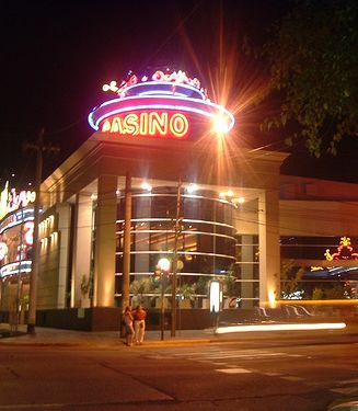 El casino provincial de Mendoza de Godoy Cruz es un gran centro de entretenimientos nocturnos
