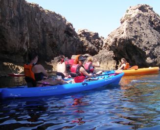 En turismo aventura el kayak por los embalses y rios de Mendozas son muy buscados