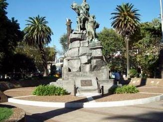 Monumento a San Martín en la plaza principal de San Martín, Mendoza