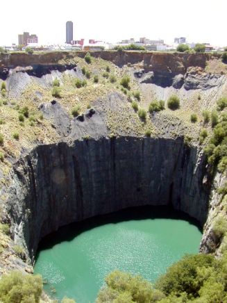 El Big Hole en Kimberley es lo más llamativo que quedó de la minería de la zona