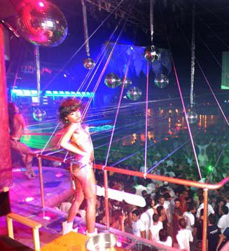 Las discotecas de Miami brindan shows con DJs internacionales
